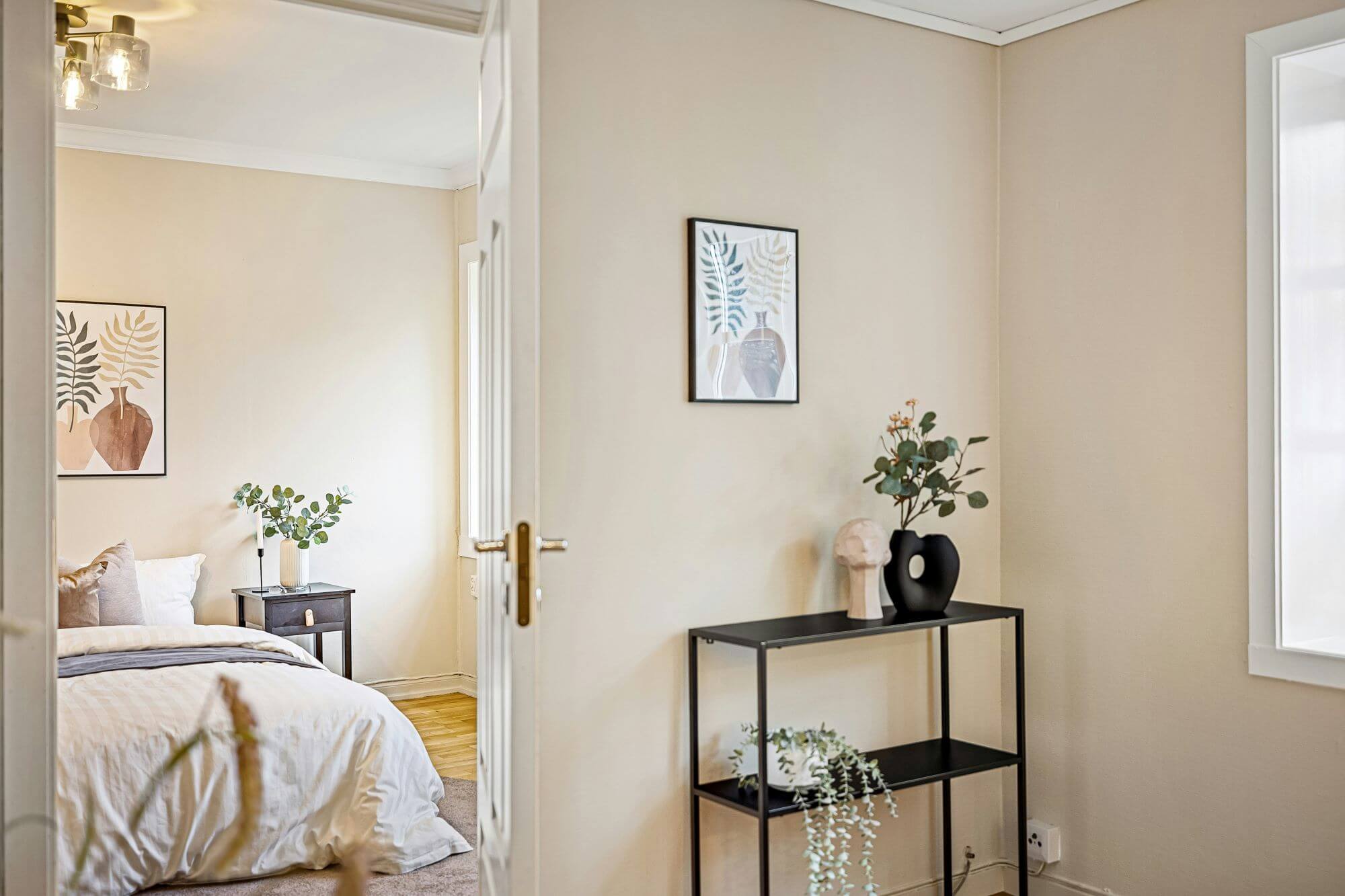 Chambre apaisante décorée avec des couleurs neutres à Versailles
